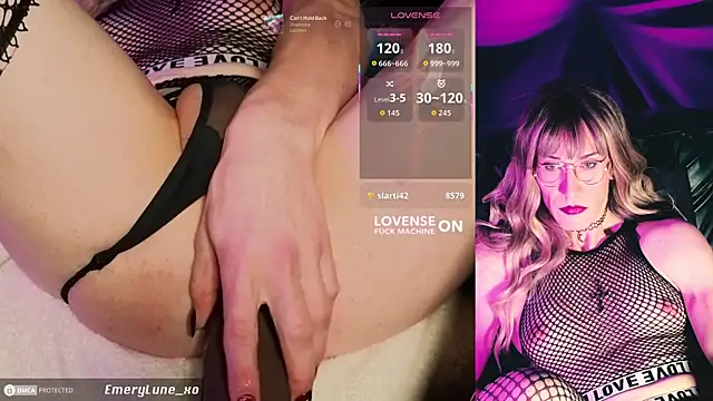 Snapshot of EmeryLune_xo chatting on January 8, 2026, 6:37 am EmeryLune xo online show from January 8, 2026, 6:37 am