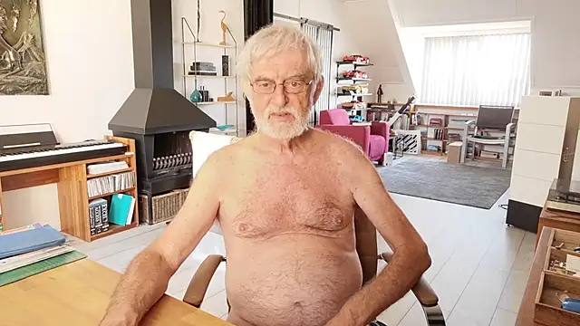 ewaldwillems99 online show from July 8, 2026, 3:38 pm