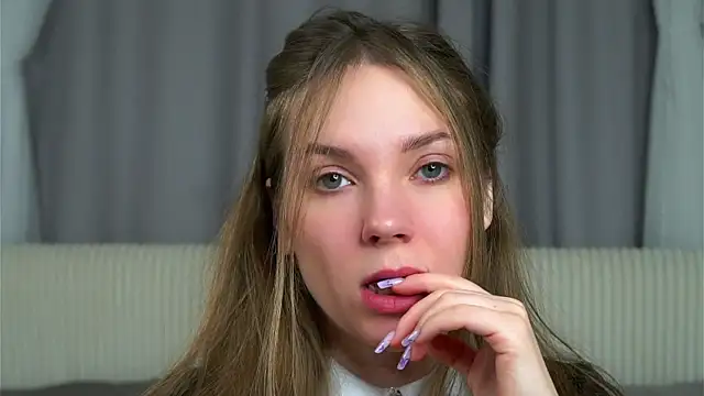 KarriBrownd online show from November 17, 2025, 1:11 am