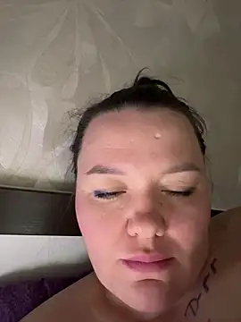 SunnyLeila2101 online show from April 16, 2026, 8:20 pm