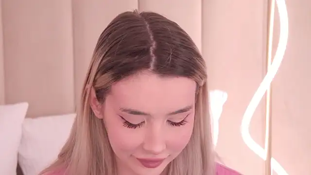 Nesolla online show from February 2, 2026, 7:23 pm