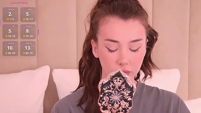 Nesolla online show from March 16, 2026, 6:01 pm