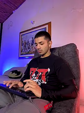 ArturoCardona  online show from November 17, 2025, 4:46 pm