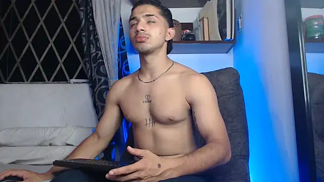 ArturoCardona  online show from April 10, 2026, 12:49 am