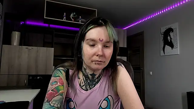 Snapshot of HighelikeGirl chatting on April 9, 2026, 12:10 pm HighelikeGirl online show from April 9, 2026, 12:10 pm