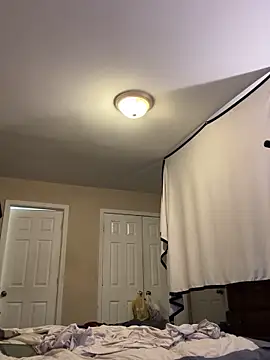 KeYBuMp323 online show from September 18, 2025, 2:30 pm