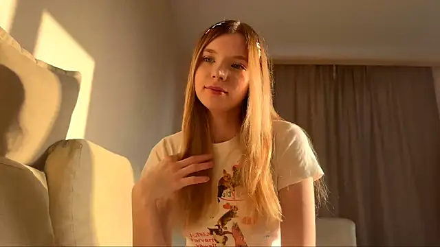 FruityXo online show from November 7, 2025, 12:49 pm