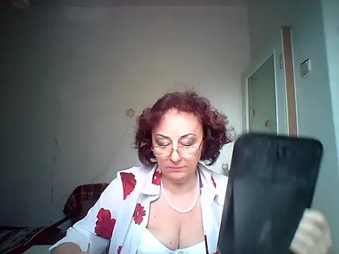Snapshot of Julia54391 chatting on October 10, 2025, 8:35 am Julia54391 online show from October 10, 2025, 8:35 am