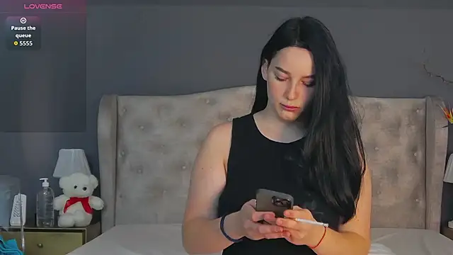 Snapshot of Leah_Brooks chatting on September 19, 2025, 5:09 am Leah Brooks online show from September 19, 2025, 5:09 am