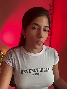 LauraCatalina online show from December 20, 2025, 1:07 pm