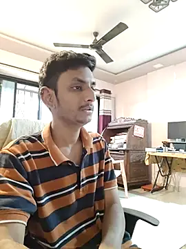 Snapshot of yung_cplz chatting on December 19, 2025, 8:10 am yung cplz online show from December 19, 2025, 8:10 am