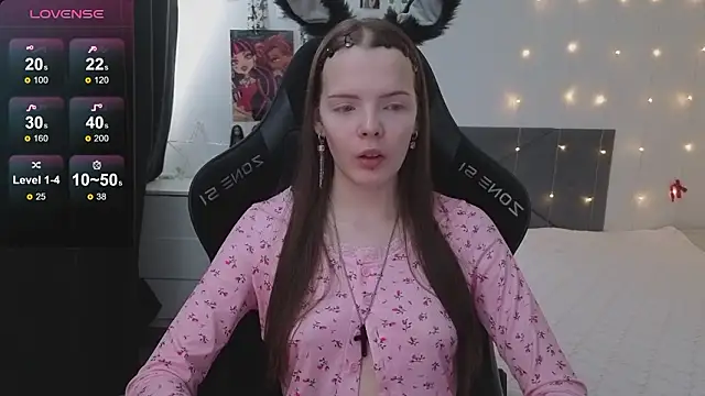 Luna Navy online show from February 15, 2026, 7:51 am