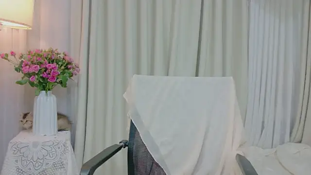 Snapshot of Vessi-babe chatting on June 9, 2026, 2:28 pm Vessi-babe online show from June 9, 2026, 2:28 pm