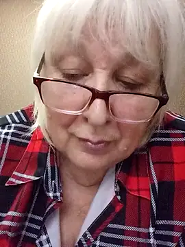 Alexia64231 online show from November 18, 2025, 7:29 pm