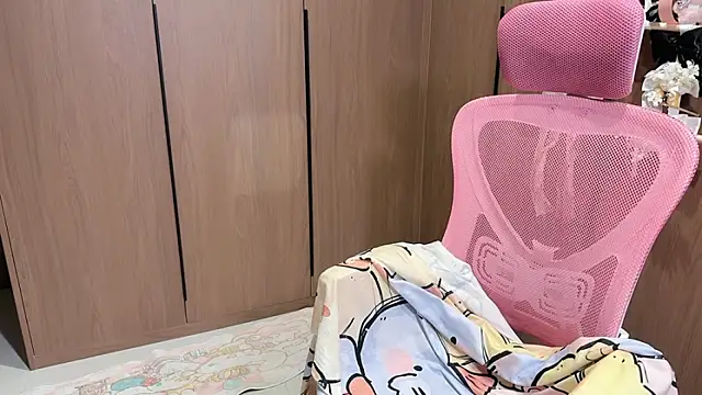 Lilium-520 online show from December 22, 2025, 12:13 pm