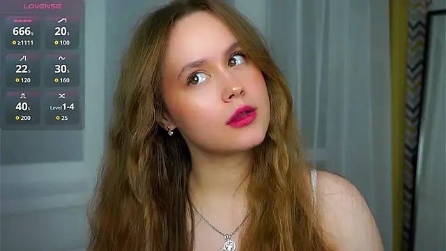 SusannaScholler online show from October 29, 2025, 7:04 pm