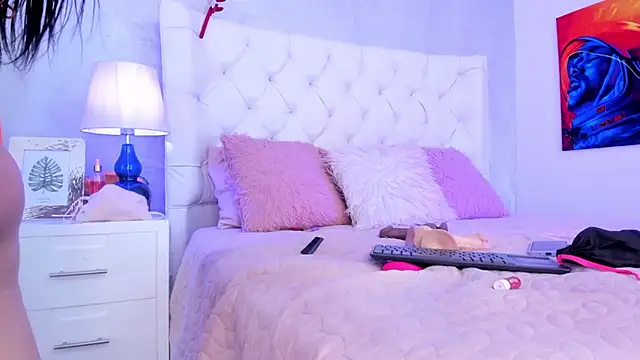 Yara Bliss  online show from November 12, 2025, 2:17 pm