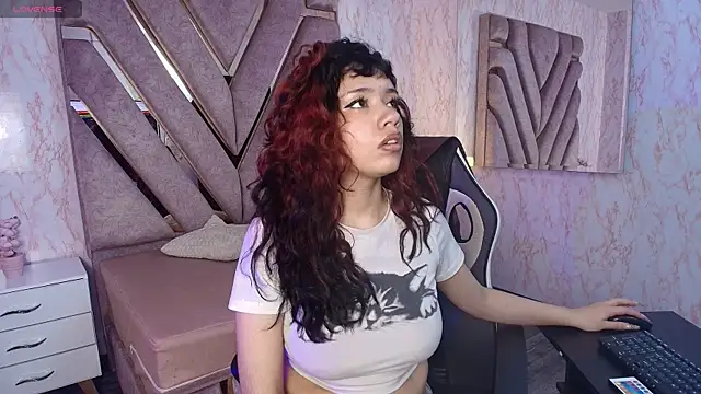 Snapshot of redd_pandaa chatting on July 22, 2026, 3:20 am redd pandaa online show from July 22, 2026, 3:20 am