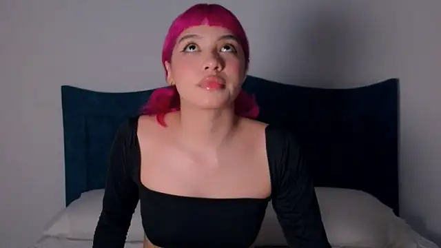 angelinhaaa online show from December 3, 2025, 2:41 am