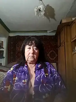 CrystalLime6411 online show from September 26, 2025, 4:22 pm