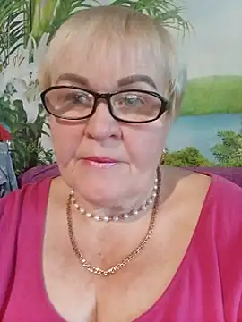 VioletSweet5566 online show from September 9, 2025, 3:33 pm