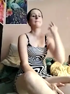 Snapshot of HardCouple33 chatting on May 23, 2026, 6:23 pm HardCouple33 online show from May 23, 2026, 6:23 pm