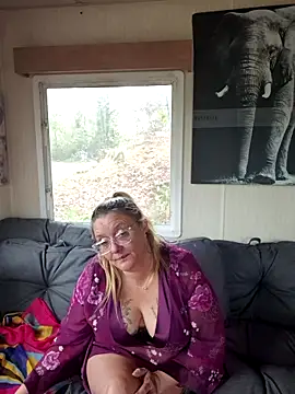 Misspapillon1840 online show from November 6, 2025, 9:21 am