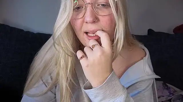 Daisyxoxo  online show from November 2, 2025, 10:17 am