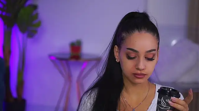 NinaSolenne online show from December 3, 2025, 7:56 pm