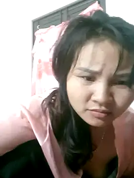 Snapshot of Heulwen-22 chatting on October 24, 2025, 12:52 am Heulwen-22 online show from October 24, 2025, 12:52 am