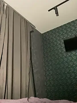 FavoriteKira online show from November 14, 2025, 7:01 pm