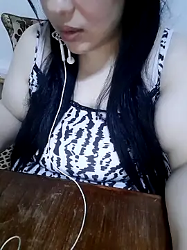 Madam-bezoul- online show from November 8, 2025, 9:24 pm