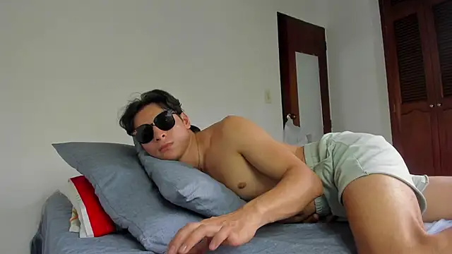 AlexanderHall online show from December 13, 2025, 7:53 pm