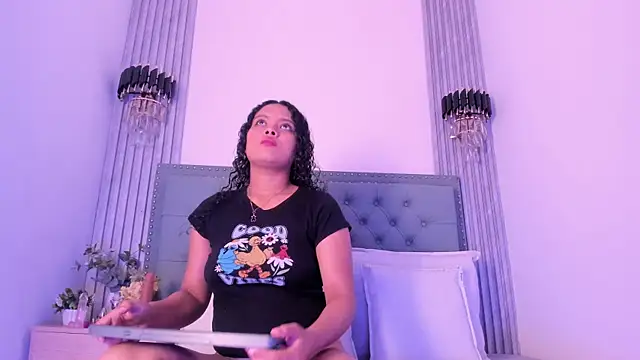 Snapshot of ValeriaJulio_ chatting on October 1, 2025, 11:38 am ValeriaJulio online show from October 1, 2025, 11:38 am