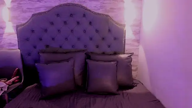 Snapshot of ValeriaJulio_ chatting on October 5, 2025, 12:36 pm ValeriaJulio online show from October 5, 2025, 12:36 pm