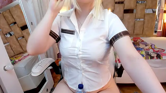 Melody Lolii online show from February 4, 2026, 6:03 pm