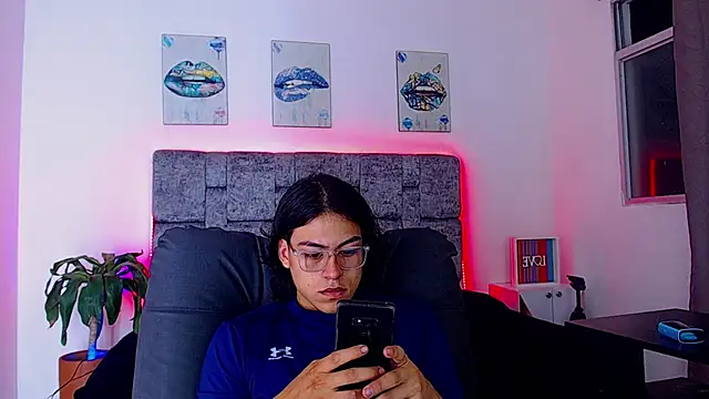 dirty model online show from September 19, 2025, 4:03 am