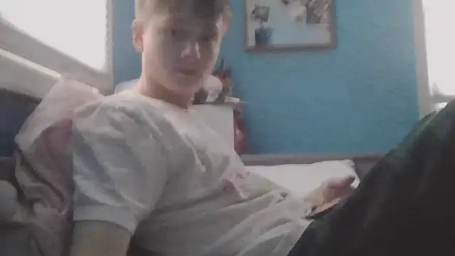 Liam axel35 online show from December 4, 2025, 8:28 pm