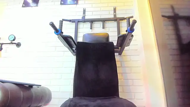 ItaloMoore online show from December 3, 2025, 12:14 pm