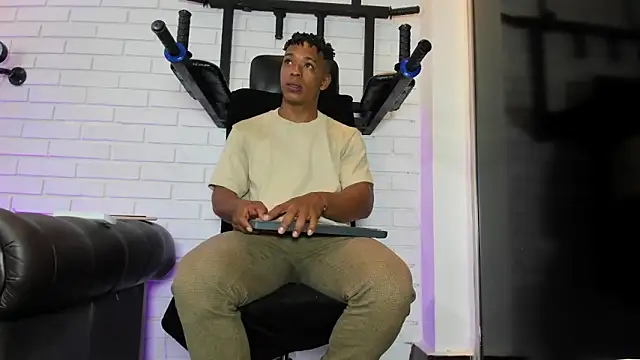 ItaloMoore online show from March 22, 2026, 11:46 am