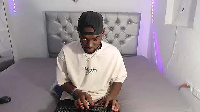 eebony stallion online show from November 11, 2025, 6:19 pm