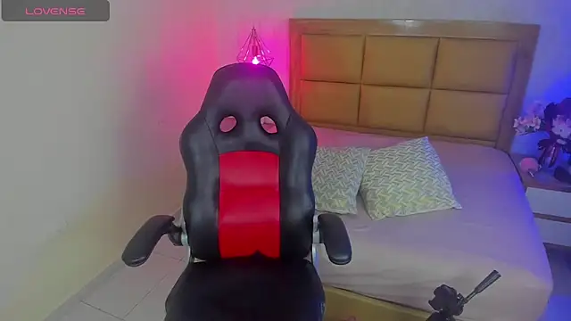 MELISSAROUGE online show from February 18, 2026, 7:32 pm