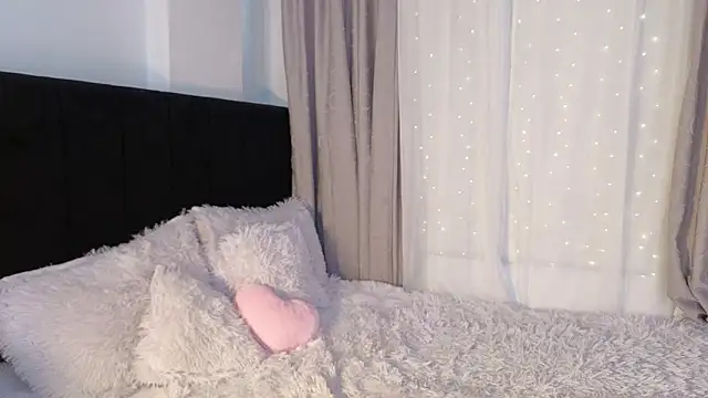 LunaVelvet777 online show from March 18, 2026, 3:48 pm