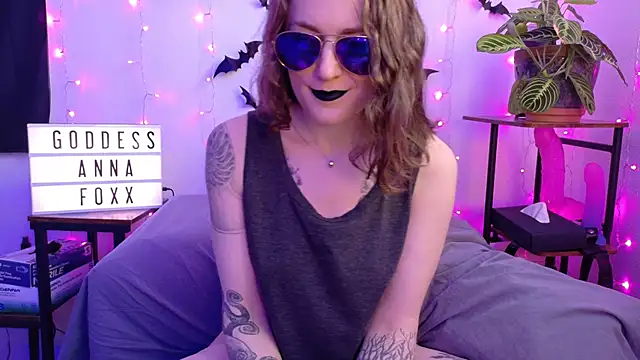 mistressannafoxx online show from April 10, 2026, 9:19 pm