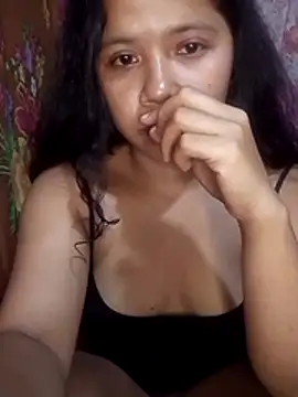 hotmomma8 online show from April 3, 2026, 6:50 pm