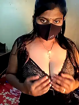 Snapshot of reena502 chatting on January 13, 2026, 6:46 pm reena502 online show from January 13, 2026, 6:46 pm