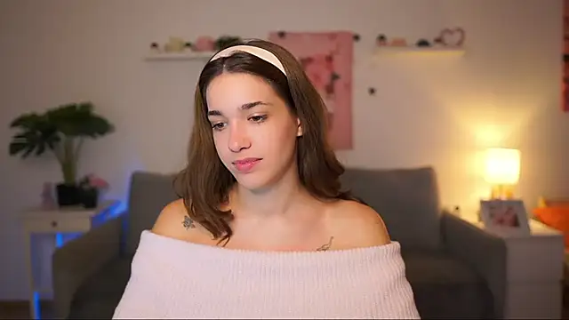 kissie cat online show from September 29, 2025, 1:16 pm