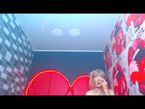 julessxcharlotte online show from September 24, 2025, 1:58 pm