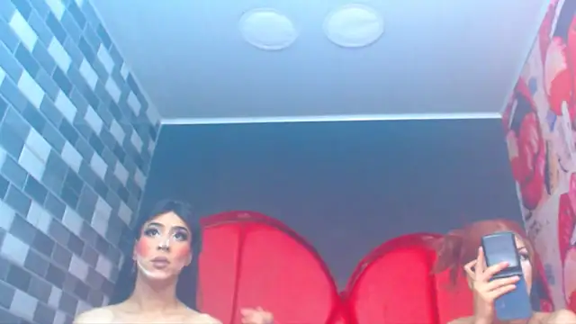 julessxcharlotte online show from December 20, 2025, 2:24 pm