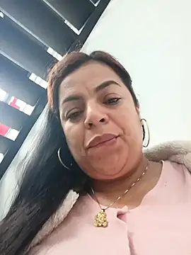 Mia-Glow online show from October 7, 2025, 12:46 pm